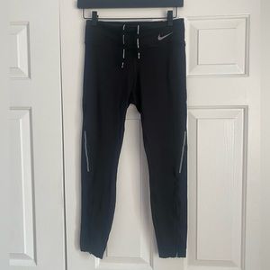 Nike Tight-Fit Leggings